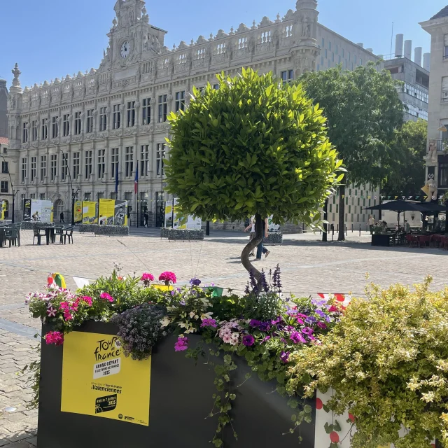 Place Armes Valenciennes Tour France 2025 Hotel De Ville Rotated