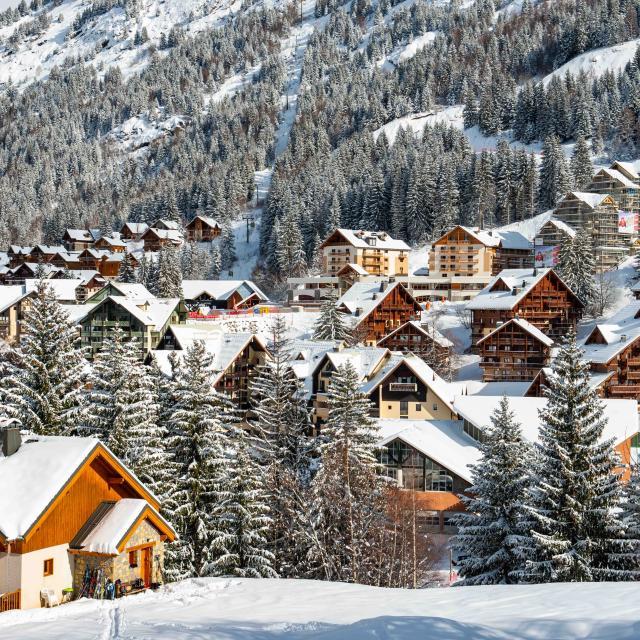 Station d'Oz-en-Oisans sous la neige