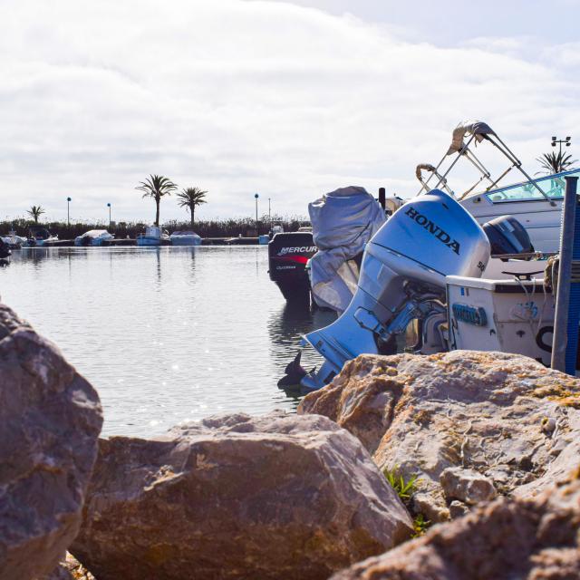 Bateaux de plaisance amarrés au port