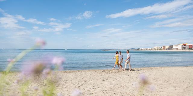 Balade sur la plage entre amis à Palavas-les-Flots