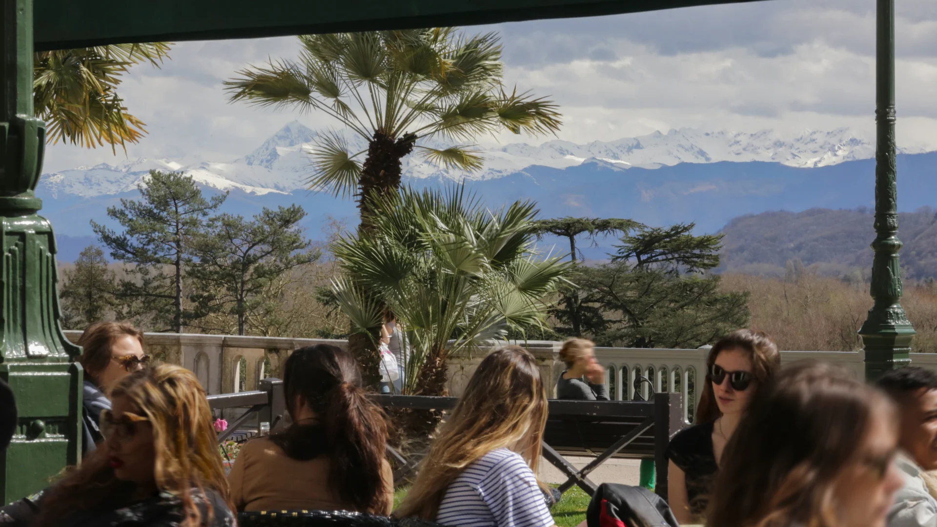 Terrace on boulevard des Pyrénées - Pau