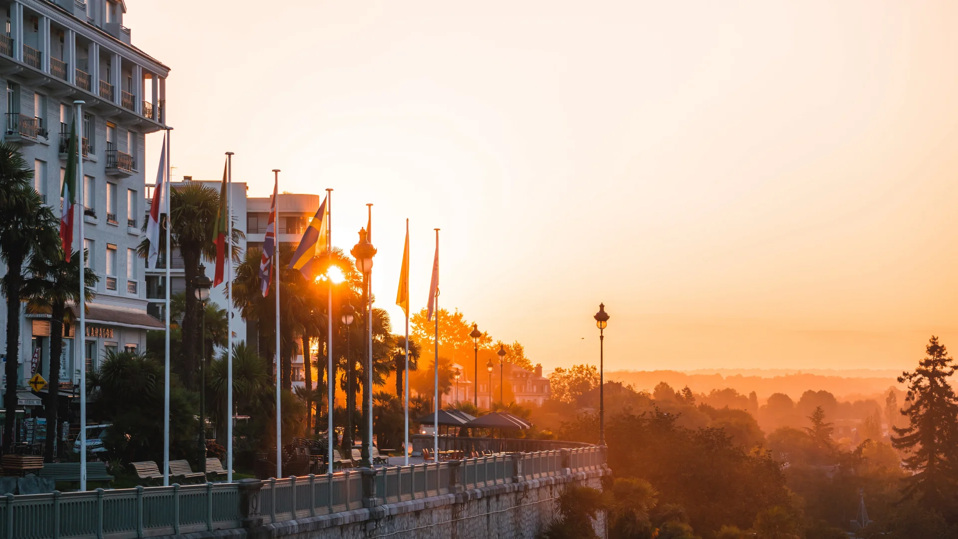 Sunrise on Boulevard des Pyrénées - Pau