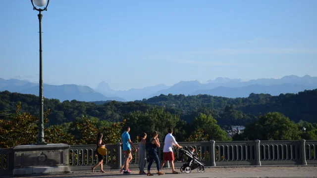 Le boulevard des Pyrénées en famille - Pau