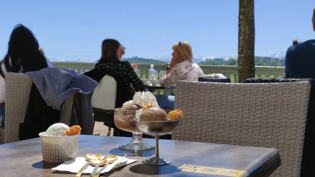 Pause gourmande sur le boulevard des Pyrénées - Glace de la maison Constanti - Pau