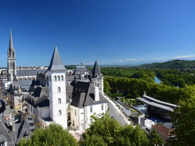 Pau Castle And The Medieval Quarter Pau Pyr n es Tourisme