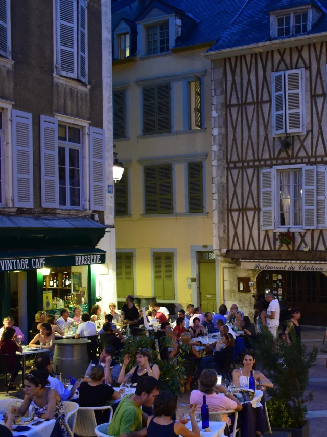 Restaurant Terrasse Quartier Chateau Pau Pyrenees Tourisme Stephane Torres