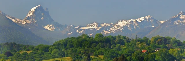 Les Pyrénées - Vue du Pic du Midi d'Ossau depuis Pau