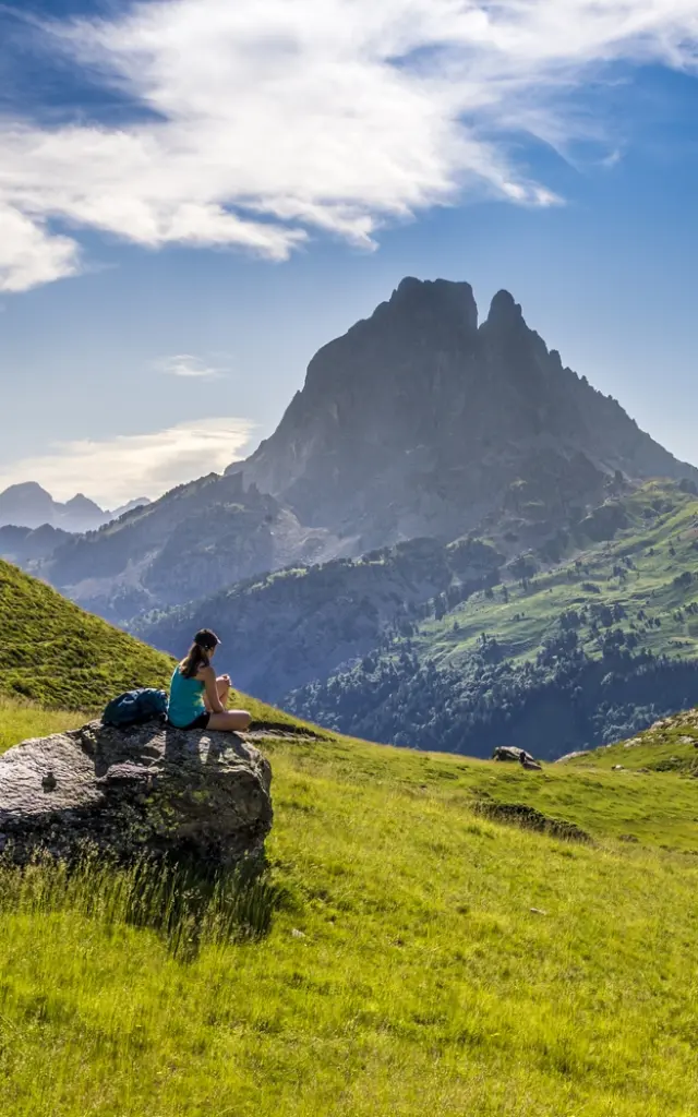 France, Pyrénées-Atlantiques (département 64), Béarn, Ossau valley, Pyrenees National Park, hike beside Lake Bersau, the Pic du Midi d'Ossau in the background // France, Pyrénées-Atlantiques (département 64), Béarn, Ossau valley, Pyrenees National Park, hike beside Lake Bersau, the Pic du Midi d'Ossau in the background