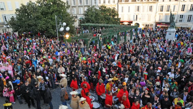 Carnaval Biarnes 08 Ville De Pau