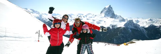 Neige En Famille Pyrenees Pic Ossau