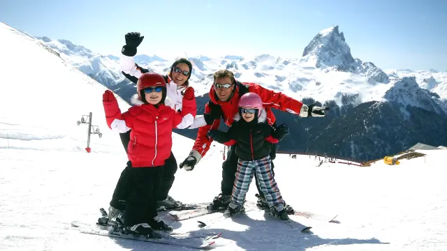 Neige En Famille Pyrenees Pic Ossau