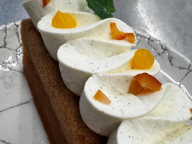 Baba à la mirabelle