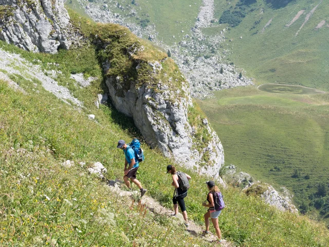 164._Randonneurs_sur_le_sentier_menant_a_la_Dent_d_OcheNicolas_Blandin.jpg