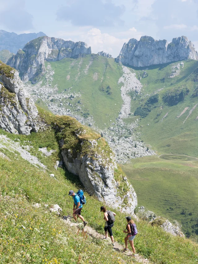164._Randonneurs_sur_le_sentier_menant_a_la_Dent_d_OcheNicolas_Blandin.jpg