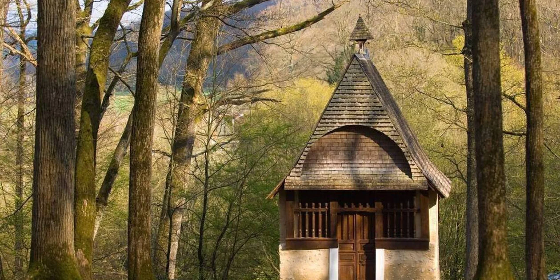 DESCRIPTION : *** Local Caption *** Three events in Perche sarthois The little chapel of Saint-Anne in the forest of Vibraye. TITLE: Vos plus belles photos LEGEND: La chapelle Saint-Anne in Vibraye. Archives Le Maine Libre *** Local Caption *** Three events in Perche sarthois The little Sainte-Anne chapel in Vibraye forest.