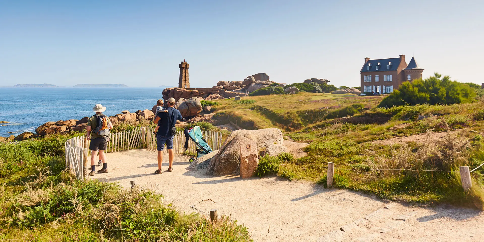 Famille au Phare du Mean Ruz à Ploumanac'h | Perros-Guirec | Côtes d'Armor (Bretagne)