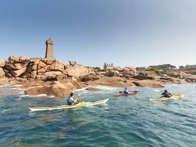 Activités nautiques - Centre Nautique - Kayak au phare de Ploumanac'h | Perros-Guirec | Côtes d'Armor (Bretagne)