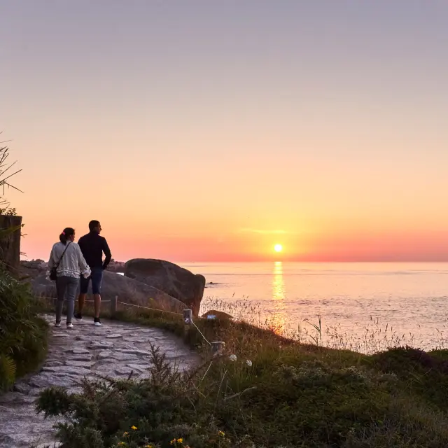 Couple d'amoureux à Ploumanac'h | Perros-Guirec | Côtes d'Armor (Bretagne)