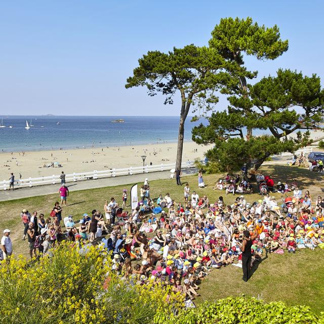 Plage de Trestraou - Festival Place aux Mômes à Perros-Guirec | Côtes d'Armor (Bretagne)