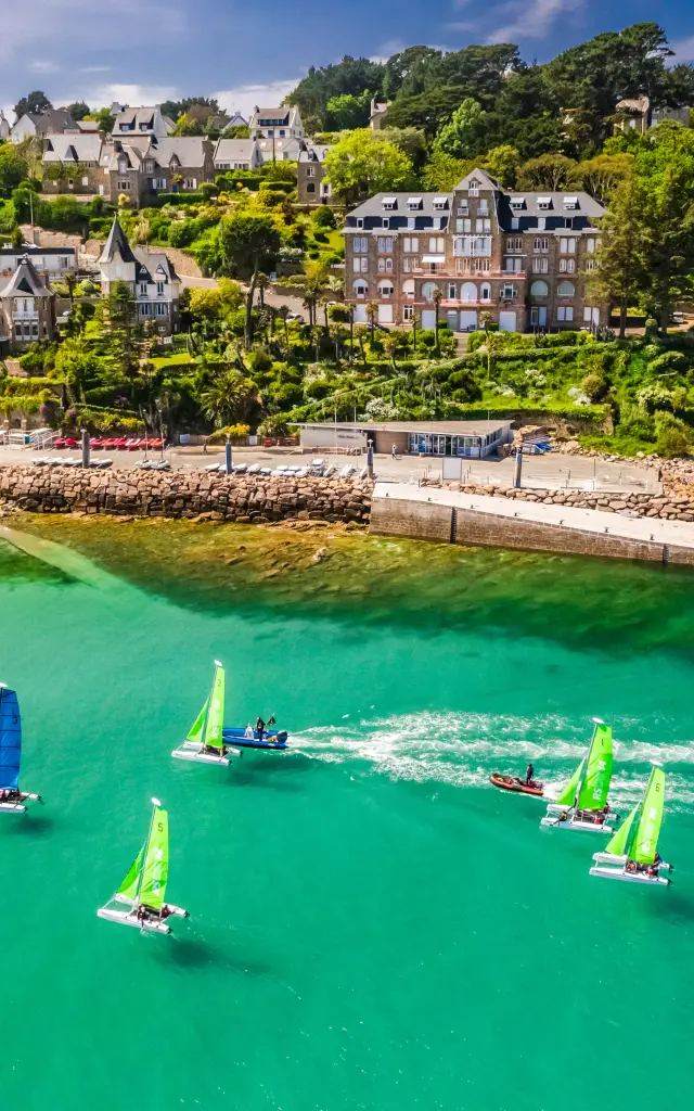 catamarans | voile | Centre nautique | gare maritime | Perros-Guirec | Trestraou | Côtes d'Armor (Bretagne)
