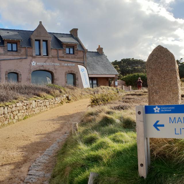 OT - Maison du Littoral, Ploumanac'h, Sentier des Douaniers - Côte de granit rose, Perros-Guirec | Côtes d'Armor (Bretagne)