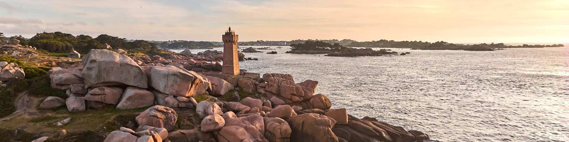 Vue du ciel , rochers - Phare de Ploumanac'h | Ploumanac'h - Sentier des douaniers | Côte de Granit Rose | Perros-Guirec | Côtes d'Armor (Bretagne)