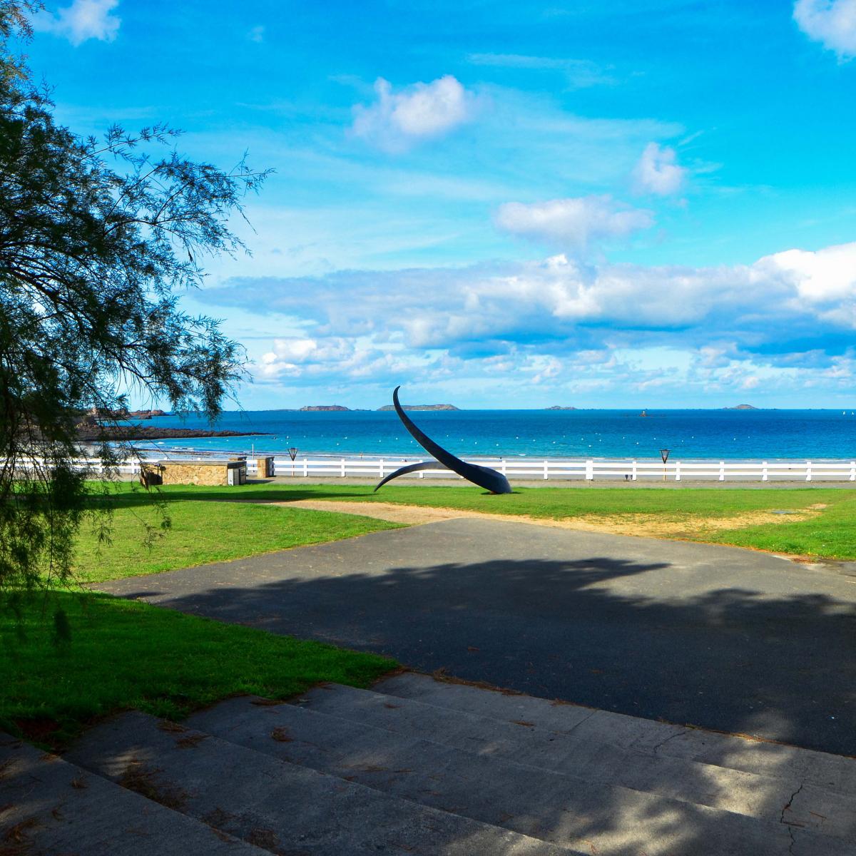 Salles de la Ville Vivre ou Séjourner à PerrosGuirec, c’est voir la