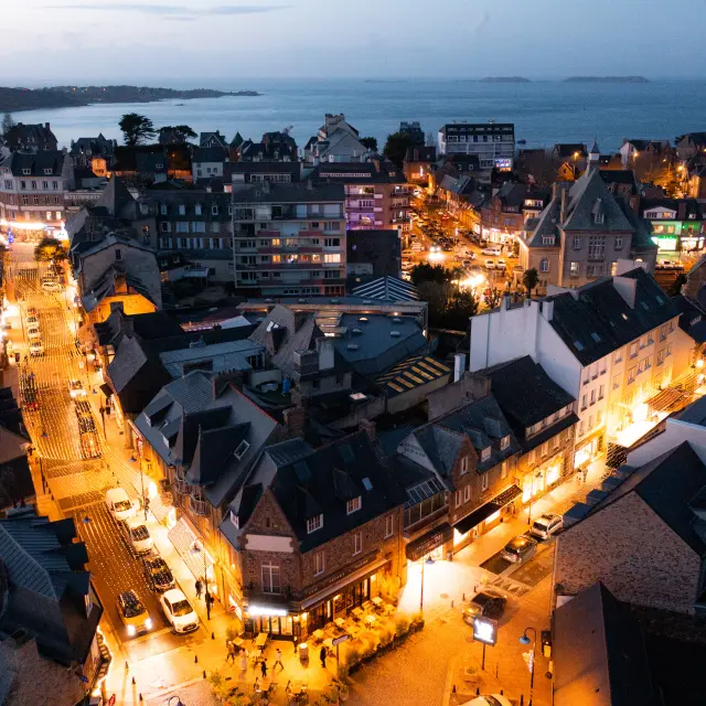Perros-Guirec - Soirée au Centre Ville - drone Chimair