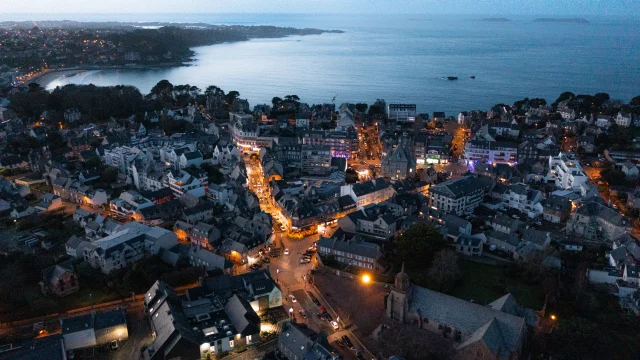 Perros-Guirec - Soirée au Centre Ville - drone Chimair
