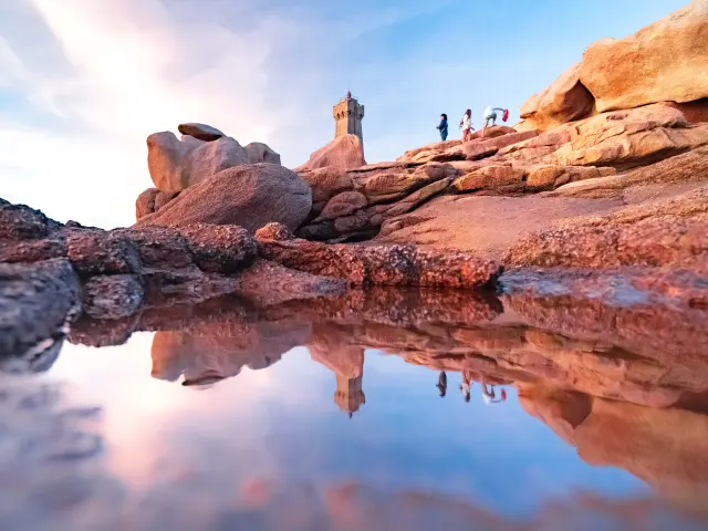 Autour du Phare de Men Ruz