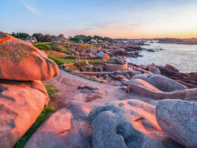 Autour du Phare de Men Ruz