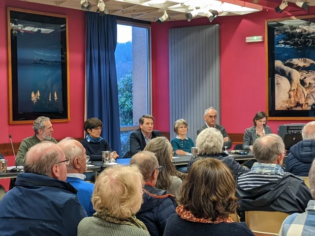 Reunion Publique 02 23 10
