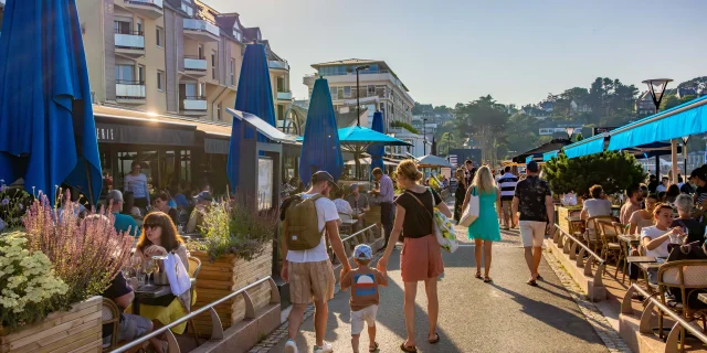 Balade à la plage de Trestraou à Perros-Guirec sur la Côte de Granit Rose