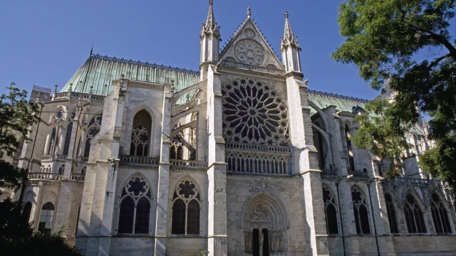 Basilique-Saint-Denis-Patrick-Cadet-Centre-des-monuments-nationaux.jpg