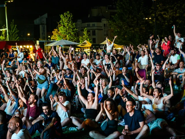 Site de célébration Paris 2024, le Stadium Bassin de la Maltournée à Saint-Denis, retransmission finale natation avec Léon Marchand et concert Acid Arab