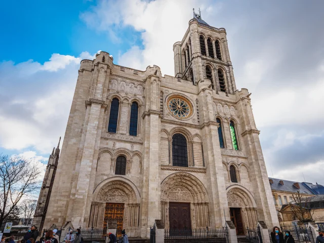 © Valentin Pacaut / The Explorers 2021, The Explorers, France, Region, Ile de France, Saint-Denis, Basilique Saint-Denis, necropole royale, vitrail