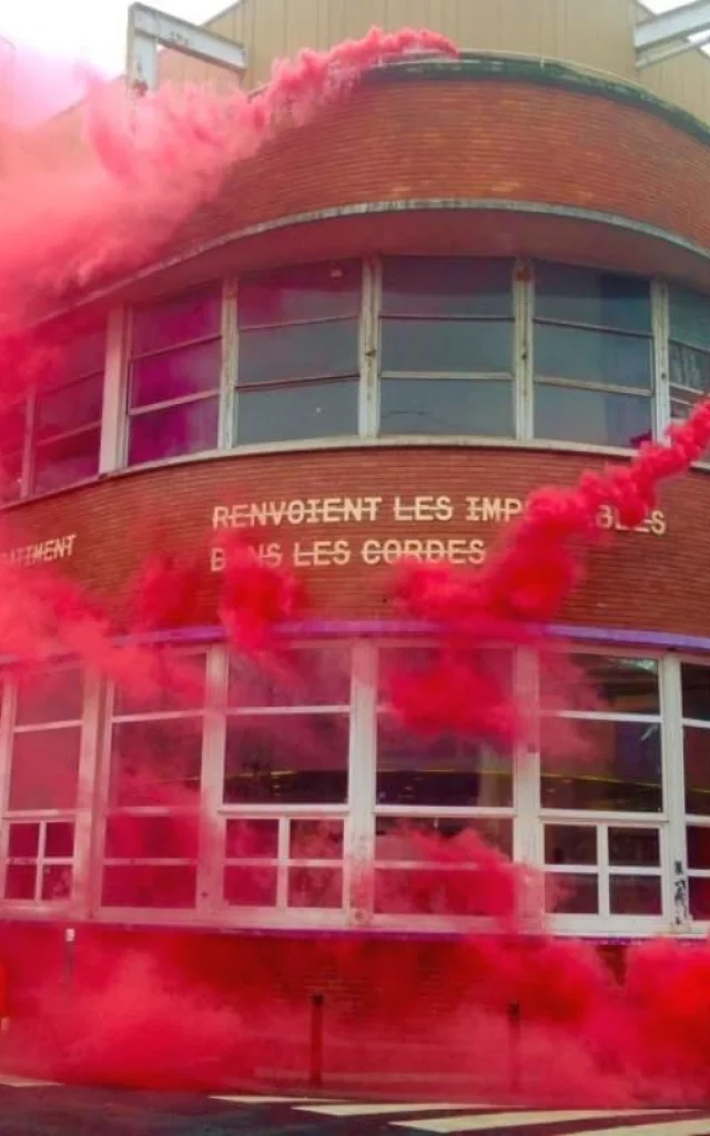 17 12 Mainsdoeuvres Fumigenes