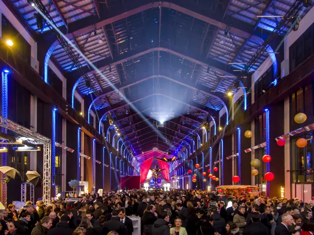 Agence BLUE EVENT La Cité du Cinéma 20, rue Ampère 93413 Saint Denis Cedex--