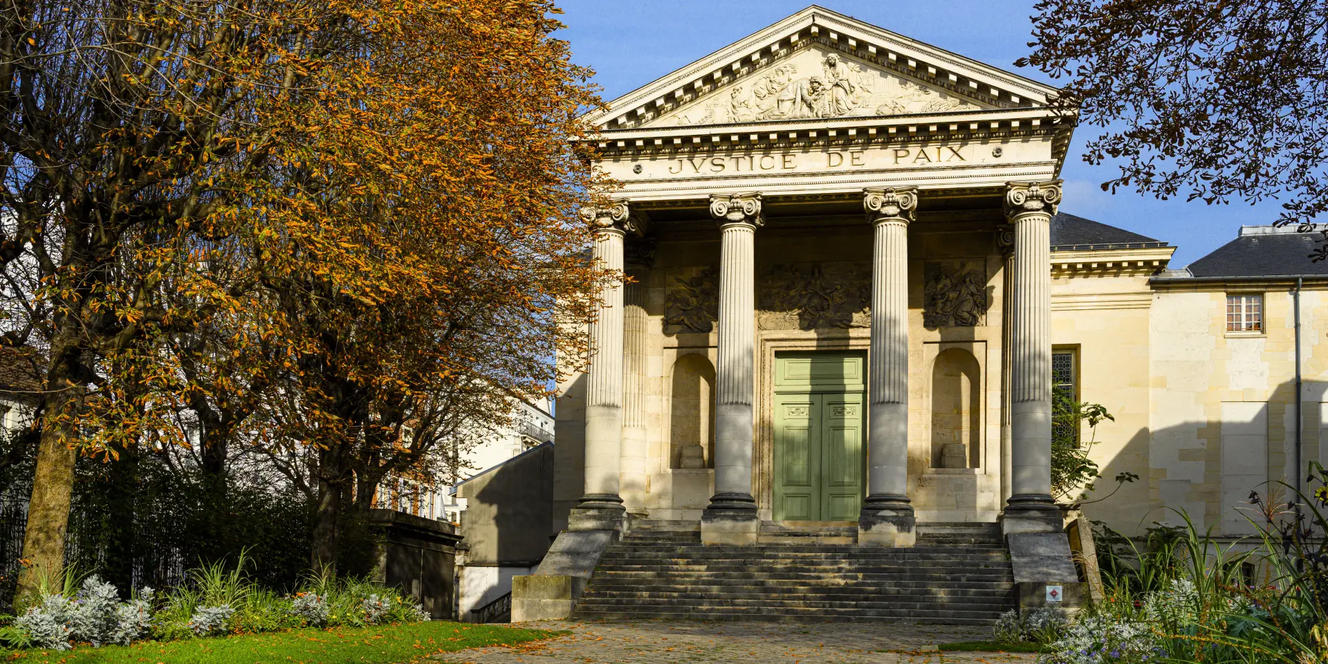 SEINE-SAINT-DENIS (93). SAINT-DENIS. LE MUSEE D'ART ET D'HISTOIRE PAUL ELUARD