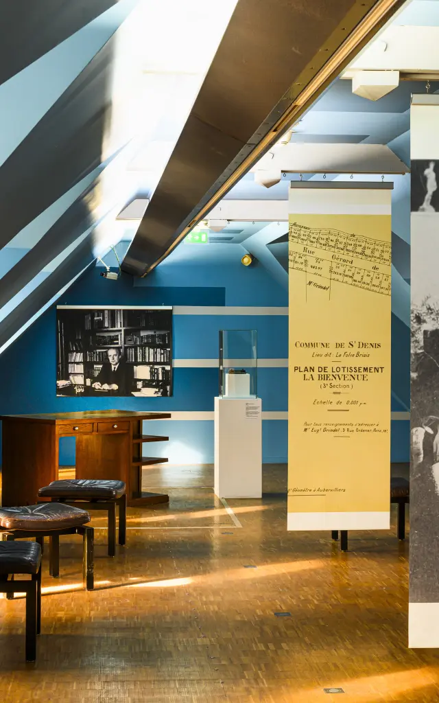 SEINE-SAINT-DENIS (93). SAINT-DENIS. LE MUSEE D'ART ET D'HISTOIRE PAUL ELUARD (ANCIEN CARMEL). SALLES CONSACREES AU POETE PAUL ELUARD (FONDS ET COLLECTIONS)