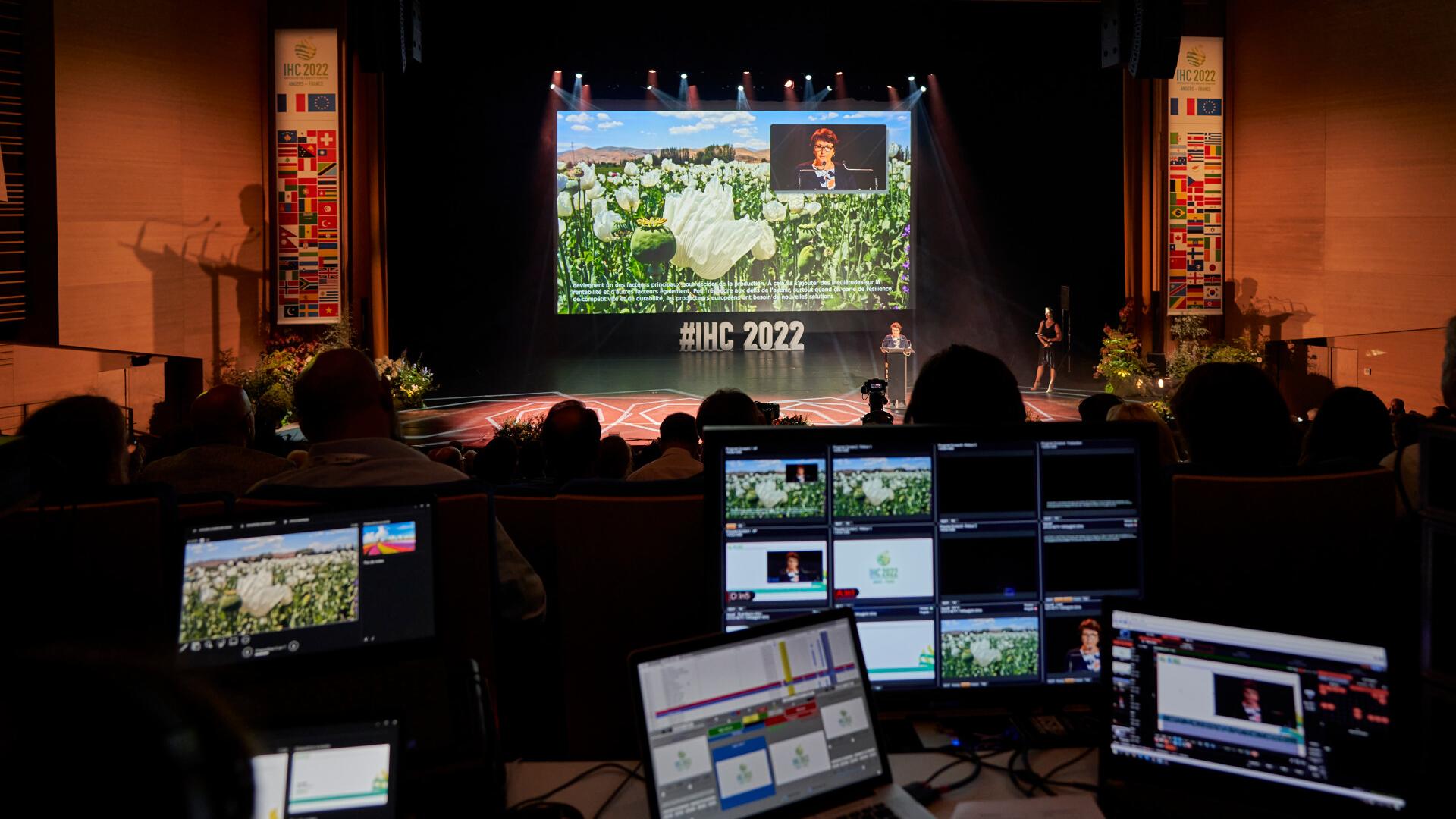 Plan large de la cérémonie d'ouverture du congrès IHC 2022 depuis la régie