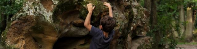 Dancing rocks block