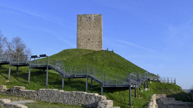 Tour d'Albon