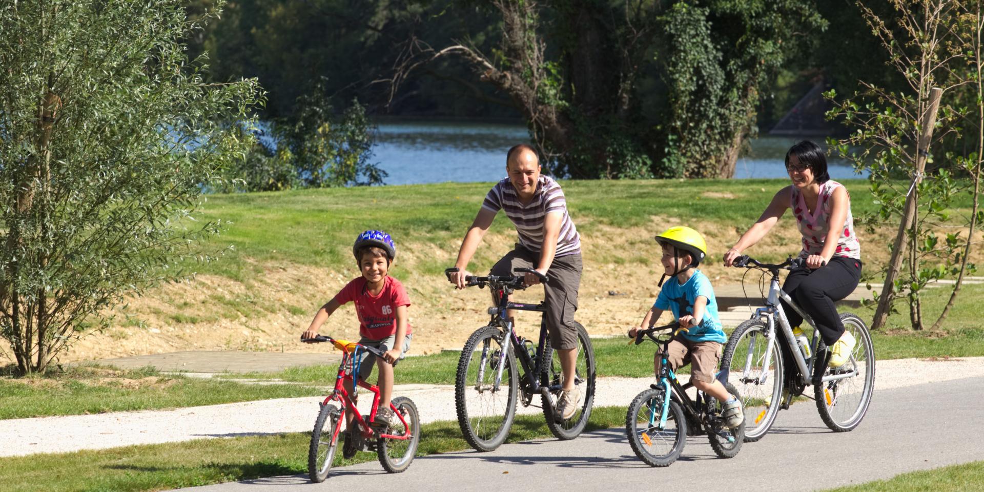 Viarhôna et vélo en famille à Laveyron