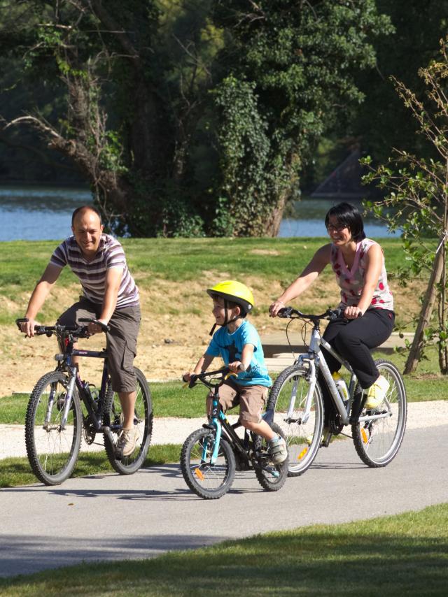 Viarhôna et vélo en famille à Laveyron