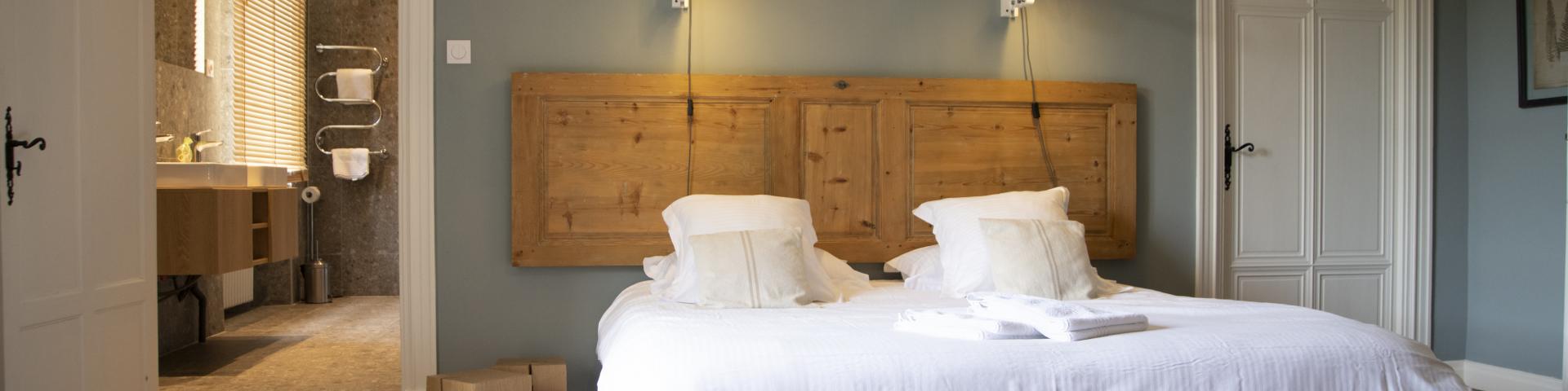 Bed and breakfast around the ideal palace in Drôme door