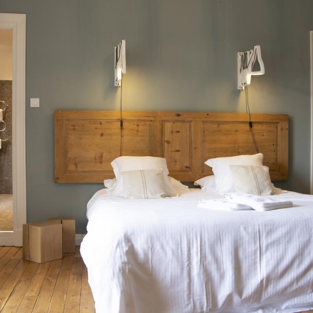 Bed and breakfast around the ideal palace in Drôme door