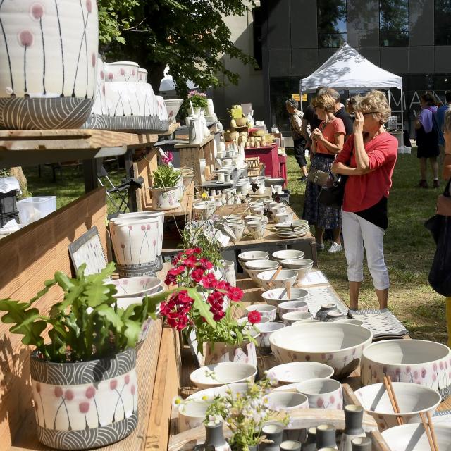 Market of potters in St Uze