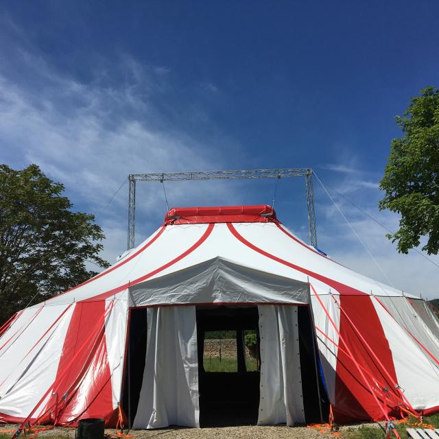 Dauphi'cirque circus school