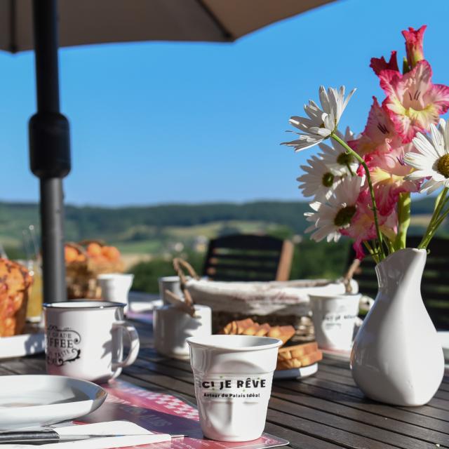 Breakfast in the open air